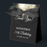 Ballotins Gold Birthday Party 70's Disco Ball Merci<br><div class="desc">Fêtez votre 70e anniversaire avec notre Gold 70th Birthday Party 70's Disco Ball Ballotin. Ce ballotin saisit l'essence de l'ère de la discothèque, ce qui en fait le choix idéal pour un billard à thème disco ou tout événement où vous voulez insuffler une touche de 'les années 70 magie. Dans...</div>