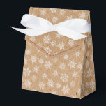 Ballotins Hiver Flocon de neige Kraft Vacances imprimées<br><div class="desc">Ballotin imprimé Kraft avec ruban arc. La boîte est agrémentée de flocons de neige blancs et gris de différentes tailles. Idéal pour les cadeaux de fête, les cadeaux d'hôte, les pâtisseries, etc. Conception imprimée avec un faux motif Kraft (simulé). Le design est disponible dans une collection couronnée de couleurs de...</div>