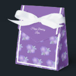 Ballotins illusima Roses Violettes Bleues Cadeau d'anniversa<br><div class="desc">illusima Ruban Blanc Roses Violettes Bleues Boîte Cadeau de Fête d'Anniversaire/ Boîte de Faveur. Parfait pour une fête d'anniversaire thématique pour enfants.</div>