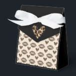 Ballotins Impression cheetah beige et noir chic<br><div class="desc">Rendez vos cadeaux de fête inoubliables avec cette boîte à cadeaux à impression cheetah beige et noir chic. Avec son imprimé animalier audacieux dans des tons neutres classiques, elle est parfaite pour les mariages, les anniversaires, les baby showers ou toute occasion spéciale. Élégante et robuste, cette boîte ajoute une touche...</div>