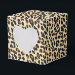 Ballotins Impression léopard<br><div class="desc">Cette boîte de cadeau de fête est présentée dans une impression léopard de safari moderne.
Couleurs de tons beige et marron.
Personnalisez cet article ou achetez tel quel.



Image de stock</div>