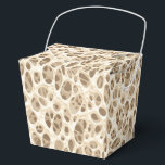 Ballotins Impression léopard<br><div class="desc">Cette boîte de faveur de fête est présentée dans une impression léopard de safari moderne.
Couleurs de tons beige et marron.
Personnalisez cet article ou achetez-le tel quel.



Image de stock</div>