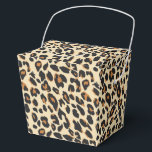 Ballotins Impression léopard<br><div class="desc">Cette boîte de faveur de fête est présentée dans une impression léopard de safari moderne.
Couleurs beige et tons marron.
Personnalisez cet article ou achetez-le tel quel.



Image de stock</div>