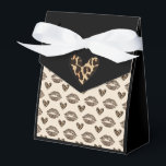 Ballotins Imprimé chic beige et noir cheetah<br><div class="desc">Rendez vos cadeaux de fête inoubliables avec cette boîte à cadeaux à imprimé chic beige et noir cheetah. Avec un imprimé animalier audacieux dans des tons neutres classiques, c'est parfait pour les mariages, les anniversaires, les baby showers ou toute occasion spéciale. Élégante et robuste, cette boîte ajoute une touche d'élégance...</div>