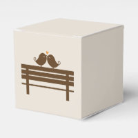 Inséparables sur le banc de parc {orange}