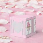 Ballotins Irrésistible Ballotin de glace par Adiela Akoo<br><div class="desc">La collection Irresistible de crème glacée est délicieusement conçue par la poète Adiela Akoo pour votre plaisir. La gamme s'inspire de l'amour de son mari pour le dessert délicieux - qu'il pleuve ou brille, il le dévore tous les jours. Plongez dans ce régal aussi. Coordonnez le ballotin Irresistible Ice Cream...</div>