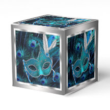 La fête mascarade de Peacock