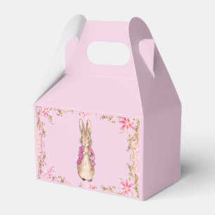 Ballotins Lapin classique portant une veste rose