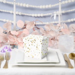 Ballotins Les Étoiles sont hors boîte de traitement<br><div class="desc">La boîte de traitement Party favoritisme est affichée dans un imprimé blanc et or étoiles. Customisez cet objet ou achetez tel quel. Image sous licence</div>