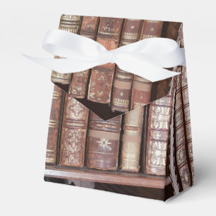 Ballotins Livres de bibliothèque sur un plateau