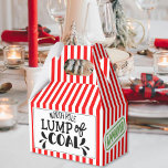 Ballotins Lump Charbon drôle Noël secret Père Noël fête<br><div class="desc">Ajoutez une touche ludique à votre cadeau de vacances avec ce ballotin de la moelle de charbon, avec un arrière - plan à bande de bonbons rouge audacieux, un "Sceau d'approbation" vert, et un timbre rouge "livraison d'Express". Parfaitement dimensionnée pour les cupcakes, les biscuits, les bombes de bain, la cire...</div>