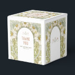Ballotins Marguerite Daisy Delicate Art Nouveau Mucha<br><div class="desc">"Ajoutez une touche de beauté naturelle à vos faveurs mariages ou festives avec ces charmantes marguerites et ballotins à thème marguerite. Ces élégantes boîtes blanches sont ornées de motifs floraux délicats et sont parfaites pour remplir de bonbons, de petites babioles ou d'autres petits cadeaux pour vos invités. Le design rustique...</div>