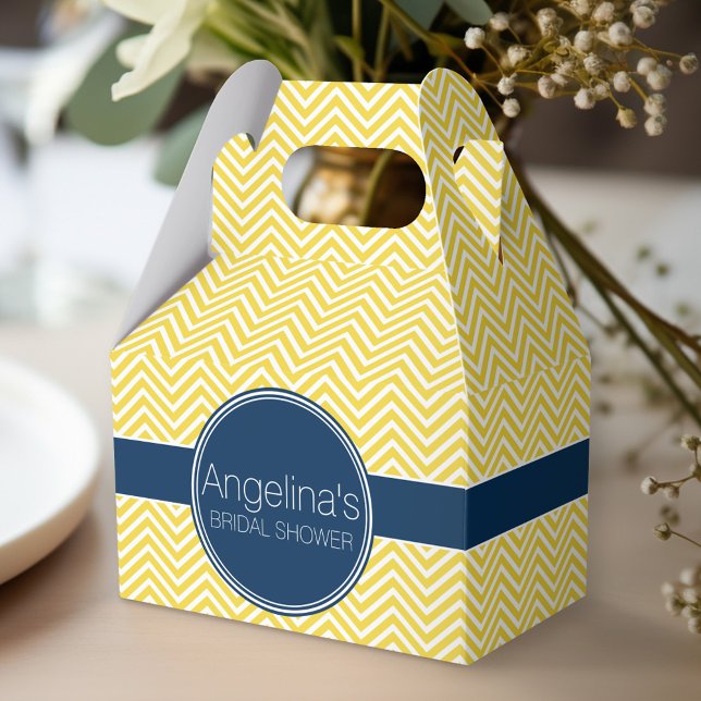 Ballotins Mariage avec des chevrons bleus marine et jaunes (Personalized favor box - monogram wedding shower)