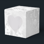 Ballotins Mariage Blanc Satin Damas Avec Coeur<br><div class="desc">Coeur blanc avec des noms nouvellement mariés sur un motif damassé blanc satiné. Les noms et les dates sont modifiables.</div>