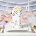 Ballotins Mariage Elegant Gold Lovebirds<br><div class="desc">Mariage Elegant Gold Lovebirds ballotins pour les clients. Remplir avec du pop-corn ou un régal ! Tous les éléments de conception peuvent être modifiés. Le texte peut être modifié à l'aide de votre couleur, style et taille de police préférés! Bon appétit ! Style : Les Ballotins de Popcorn Ballotin de...</div>