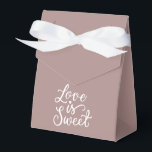 Ballotins Mariage Minimaliste Rose Gold et Blanc<br><div class="desc">Sacs de cadeaux de mariage époustouflants de couleur Rose Gold qui feront ressortir votre cadeau. Chaque sac est orné d'une inscription romantique 'L'amour est doux',  ajoutant un charme délicat et un style unique à votre cadeau. Rendez votre cadeau encore plus spécial avec nos exquis sacs de cadeaux de mariage.</div>