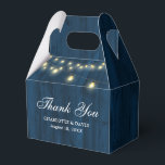 Ballotins Marine Bleu Grange Bois Chaîne Lumières Mariage<br><div class="desc">Mariage bleu marine rustique merci ballotin avec lumières à cordes sur un arrière - plan en bois de grange.</div>