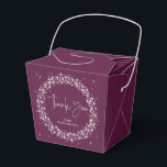 Ballotins Merci des lumières à étincelles de prune<br><div class="desc">Une couronne de lumières scintillantes contre un arrière - plan de prune. La police de script "Merci" est une image, elle peut donc être redimensionnée, pivotée et repositionnée. Le reste du texte est entièrement modifiable. L'image Sparkling Lights peut également être redimensionnée et déplacée. D'autres couleurs, différentes tailles/formes de ballotin et...</div>