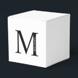 Ballotins Monogramme personnalisé et Ballotin de nom<br><div class="desc">Monogramme personnalisé et design de nom caractéristiques monogramme personnalisé et nom dans le style de police serif classique. Parfait pour les mariages,  les vacances,  les réunions de famille et pour toutes les occasions spéciales.</div>