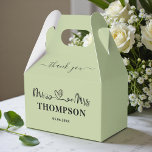 Ballotins Mr and Mrs Elegant Simple | Sage Green<br><div class="desc">Elevate the charm of your wedding or special event with our Mr and Mrs Elegant Simple Sage Green Favor Boxes. These sleek boxes are perfect for filling with treats or small gifts for your guests to take home as a token of appreciation.</div>