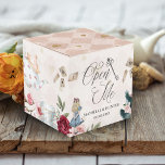 Ballotins Open Me Vintage Alice In Wonderland Fairytale<br><div class="desc">Magnifique et élégante vintage Alice en ballotin "Open Me" inspiré de Wonderland. Le design est composé d'un mélange de fleurs et d'oeuvres d'art originales dessinées à la main. Nous avons méticuleusement restauré l'iconique Alice in Wonderland illustrations vintages en les dessinant à la main et les amenant à la vie avec...</div>