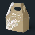 Ballotins Palmiers blancs sur Gold Gable Party Favoriser les<br><div class="desc">Party Favor boîtes avec des frondes de palmier blanc sur un arrière - plan d'or. Parfait pour toute célébration, fête d'anniversaire, douche nuptiale, fête de fiançailles, fête de retraite, mariage et plus. Cliquez sur PERSONNALISER pour modifier la couleur de l'arrière - plan, les polices et ajouter un libellé. Voir les...</div>