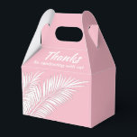 Ballotins Palmiers blancs sur Pink Gable Party Favoriser les<br><div class="desc">Party Favor boîtes avec des frondes de palmier blanc sur un arrière - plan rose. Parfait pour toute célébration, fête d'anniversaire, douche nuptiale, fête de fiançailles, fête de retraite, mariage et plus. Cliquez sur PERSONNALISER pour modifier la couleur de l'arrière - plan, les polices et ajouter un libellé. Voir les...</div>