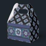 Ballotins Parapluie violet & coeurs .7<br><div class="desc">Un motif plutôt gothique en violet foncé sur fond noir, avec quelques touches plus lumineuses : un motif de parapluie en dentelle à 7 panneaux avec 7 coeurs violets, assemblés de diverses manières pour un look mystérieux et romantique. (💜 certains d'entre vous verront également à la couleur violette et au...</div>