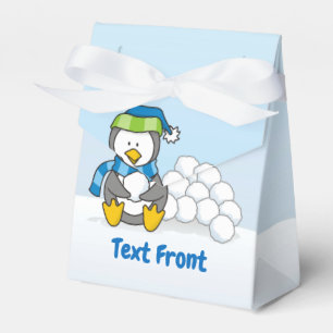 Ballotins Petit pingouin assis avec des boules de neige ball