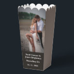 Ballotins Photo nouvellement mariée de Mariage Merci Balloti<br><div class="desc">Capturez l'essence de votre histoire d'amour avec d'élégantes invitations de mariage photo. Permettez à vos photos de parler des volumes et de donner le ton pour votre journée spéciale avec nos designs exquis. Cette belle Faire-part de mariage au design épuré et minimaliste, aux accents de calligraphie moderne, est parfaite pour...</div>