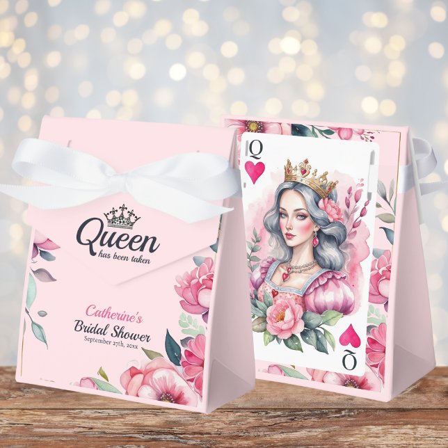 Ballotins Reine Des Coeurs Jouer Carte Fête des mariées rose (Angled view royal fairytale queen bridal shower blush pink vintage playing card Favor Box
)