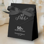 Ballotins Renouvellement de vœux de mariage élégant<br><div class="desc">Célébrez votre renouvellement de vœux de mariage avec style grâce à nos boîtes de faveur de calligraphie élégantes. Elles peuvent être personnalisées avec vos détails et adaptées à n'importe quelle couleur.</div>