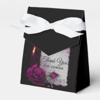 Rose gothique, bougie, parchemin et Mariage de cas