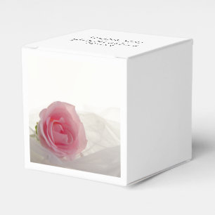 Ballotins Rose rose sur mariage blanc