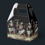 Ballotins Skeletons de danse de la mort noire Halloween<br><div class="desc">Ajoutez une touche enchanteresse à votre fête d'Halloween ou à votre Mariage gothique avec nos Skeletons de danse gothique Black Death Personnalisé Éffrayant Ballotin. Ce ballotin enchanteur allie l'esthétique macabre de l'ère de la Mort Noire à une savoureuse touche, créant une ambiance envoûtante qui séduira vos invités. Conçu avec soin,...</div>