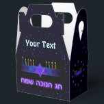 Ballotins Star Bar Menorah<br><div class="desc">Une image fractale violette et bleue,  avec un Magen David (Étoile de David),  au milieu,  comme un Chanukkah menorah. Les bougies ont été allumées. "Chag Chanukkah Sameach" (Heureux Chanoukkah) apparaît dans un texte brillant. Vous pouvez ajouter votre propre texte supplémentaire. Tout est superposé à un arrière - plan étoilé.</div>