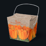 Ballotins Tulipe orange sur Boîtes de faveur de style de com<br><div class="desc">Des bouquets de tulipes orange entourent une boîte de faveur de fête de style de commande à emporter à motif de papier kraft. Personnalisez le devant (ou n'importe où vous le souhaitez) avec votre libellé ou supprimez-le si vous ne voulez pas de libellé. Cliquez sur le bouton PERSONNALISER pour CHANGER...</div>