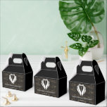 Ballotins Tuxedo Art déco moderne Bachelor Party<br><div class="desc">Tuxedo Art Déco moderne Bachelor Party avec élégant tuxedo blanc sur un motif Art Déco noir en faux or. Voir d'autres inspirations dans ma collection de verres gravés de cadeaux de mariage.</div>