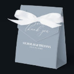Ballotins Un doux Merci Dusty bleu minimaliste Mariage<br><div class="desc">Un Merci Doux Dusty Bleu Minimaliste Mariage Favor Box. Monogramme minimaliste à l'arrière. (vecteur monogramme conçu par pikisuperstar - Freepik)</div>