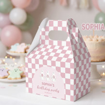 Une petite boîte de faveur d'anniversaire de fantô
