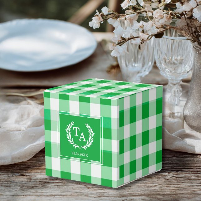 Ballotins Vert Gingham Monogram Blason (Green Gingham Monogram Crest Favor Boxes for your wedding or other Occasions.)