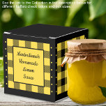 Ballotins Vichy Américain - Jaune et Noir - Classique<br><div class="desc">Boîte de faveurs à carreaux vichy américain jaune et noir classique. Le texte sur les deux côtés de la boîte est personnalisable. Si vous utilisez le bouton / outil 'modifier le design', vous pouvez également ajouter vos propres images / photos. D'autres coloris disponibles. Voir la collection de toutes les tailles...</div>