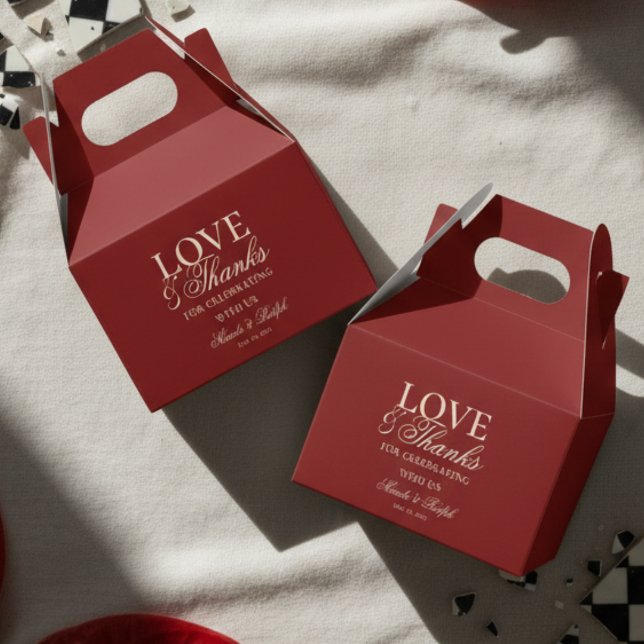 Ballotins Vieux argent moderne Bold Red Love et Merci Mariag (Send guests home with gratitude and style using this Old Money Bold Red Wedding Favor Box!)