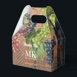 Ballotins Vignoble rustique Bois et raisins Monogramme Maria<br><div class="desc">Une belle combinaison de la texture rustique du bois, des raisins vintages et de la vigne et un élégant monogramme. Design idéal pour les amateurs de campagne, de vignobles ou de vin. Un cadeau d'anniversaire idéal, un décor de fête, un décor de maison, des papeteries de bureau, un cadeau de...</div>