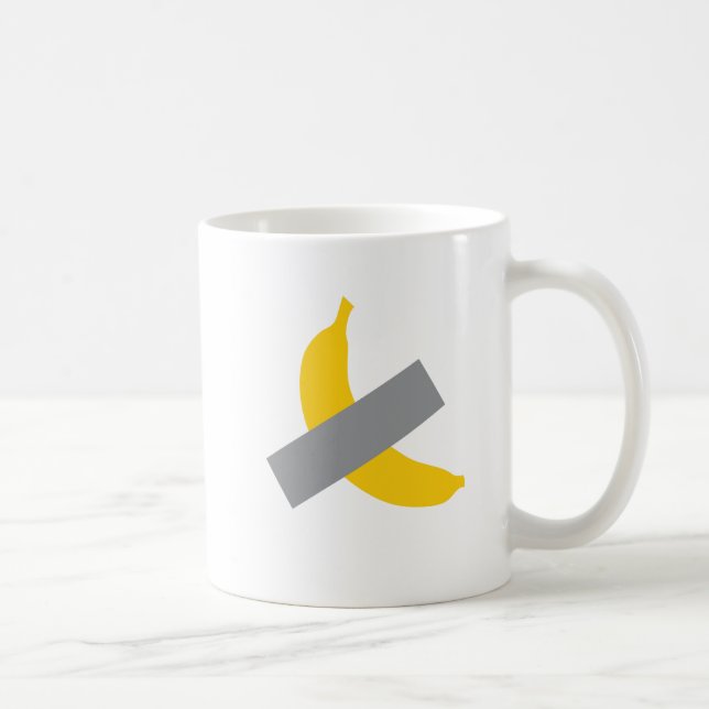 Banane jaune avec mug de café enrubanné de ruban a (Droite)