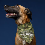Bandana Ce chien aime pêcher Black Bass Camo Chien animal<br><div class="desc">Un bandana camo vert cool pour le chien qui aime pêcher avec son propriétaire depuis la rive,  sur le bateau,  ou sur le kayak. Cette conception dispose d'une basse à grande bouche.</div>