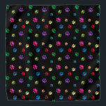 Bandana Empreintes de pattes animaux colorés sur noir<br><div class="desc">Montrez combien vous aimez les animaux avec ce mignon bandana coloré à motifs de pattes. Il est aussi génial avec un arrière - plan blanc. Parie que votre animal de compagnie aura l'air adorable le porter!</div>