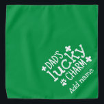 Bandana Simple Green Dad`s la chance charme St. Patrick<br><div class="desc">Bandana vert clair St. Patrick's Day avec la typographie blanche Charme chanceux papa avec Shamrock et Paw. Vous pouvez écrire le nom de votre animal sur le bandana. Idéal comme cadeau pour les amoureux de les chiens,  les papas de chien.</div>