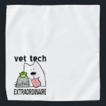 Bandana Vet Tech Extraordinaire<br><div class="desc">Ce design professionnel et amusant de Vétérinaire Technicien Bandana comprend un joyeux chien de dessin animé, chat et oiseau avec texte, Vétérinaire Extraordinaire. Vous avez travaillé dur pour devenir un travailleur de la protection des animaux et vous êtes doué pour cela, alors faites-le savoir au monde ! Idée cadeau pour...</div>