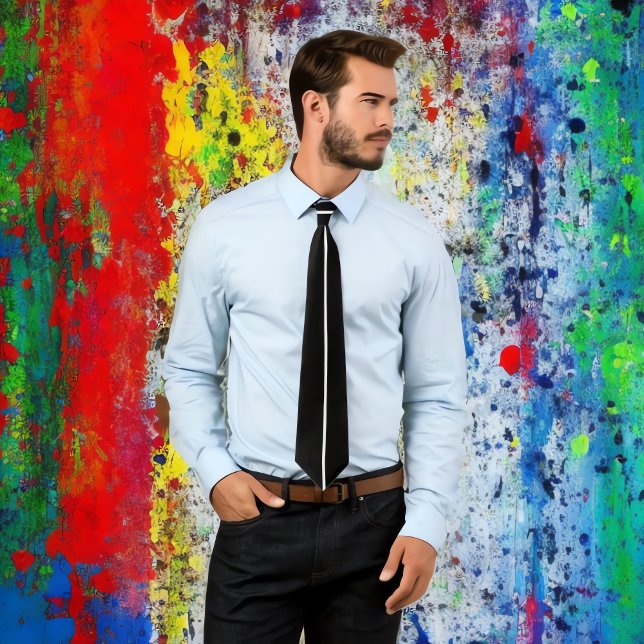 Bande blanche unique sur Cravate noire (Handsome Man Wearing Black Necktie With Single Vertical Stripe Standing Against Colorful Wall.)